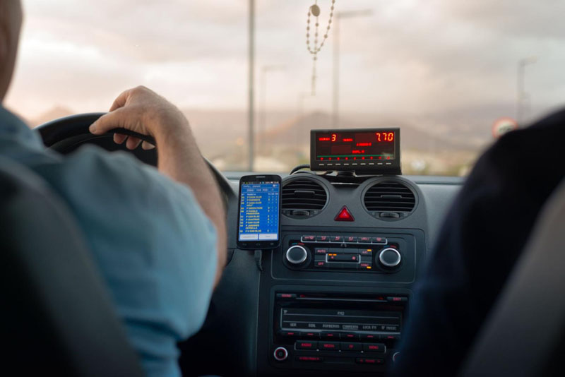 Quelle est la différence entre VTC et Uber ? Lyon
